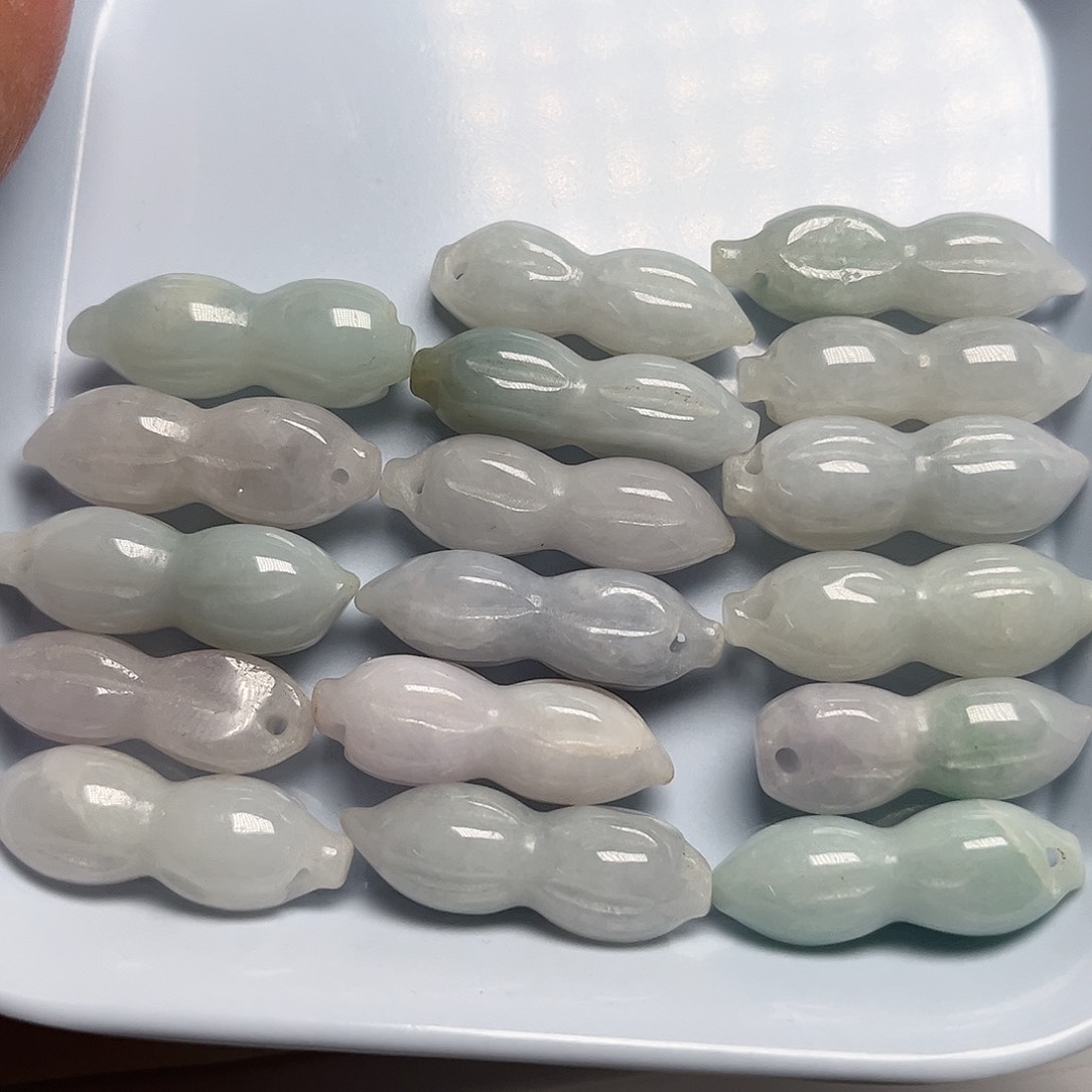 翡翠颈饰未镶嵌天然翡翠吊坠