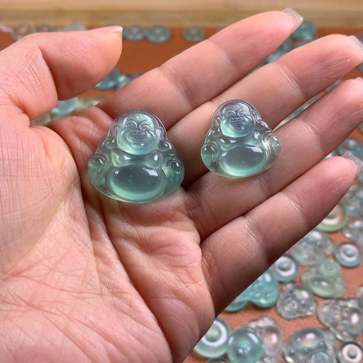 用***户蛇纹石玉未镶嵌吊坠