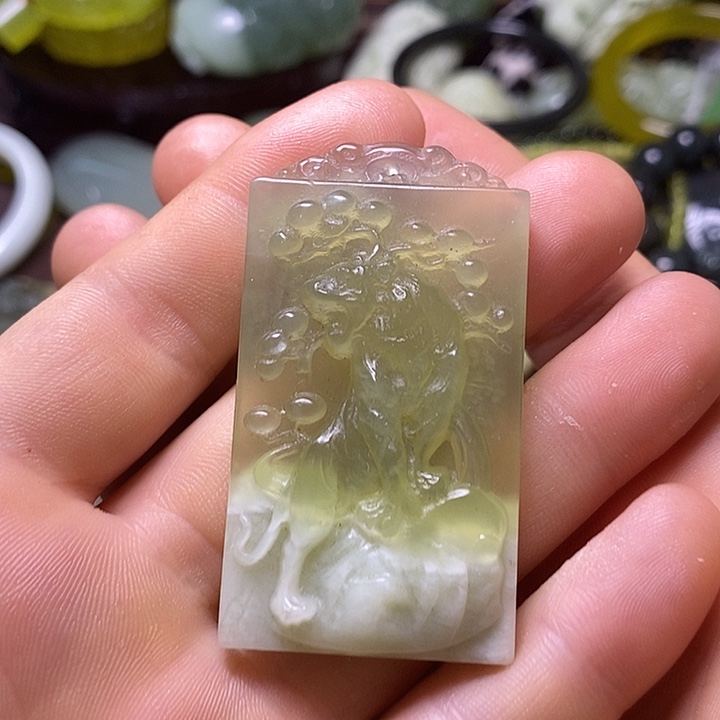 岫玉未镶嵌吊坠(赠链)