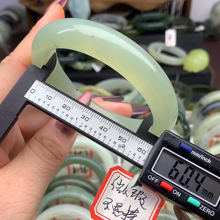 蛇纹石玉手镯未镶嵌1046