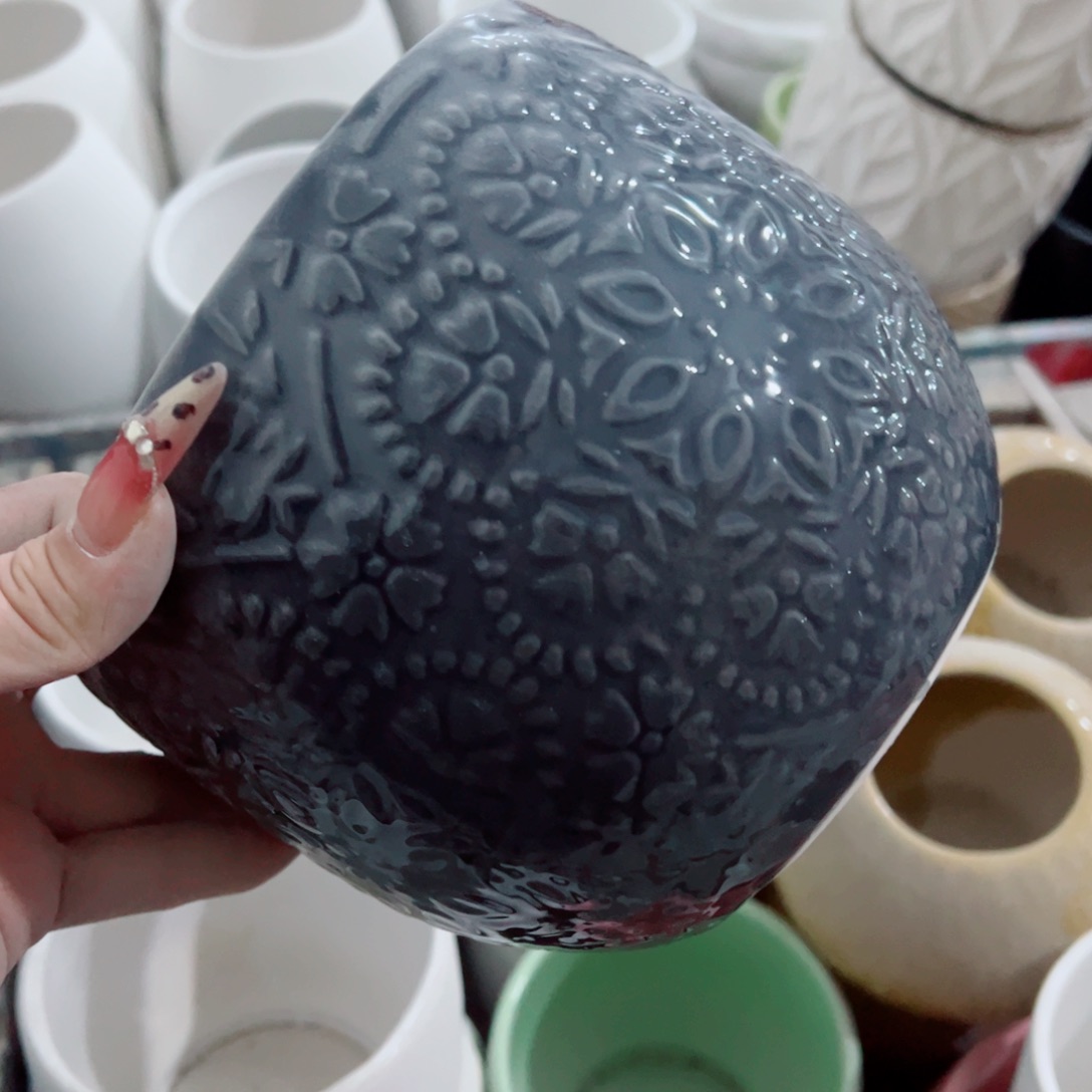 有孔，陶瓷花盆满10米包邮发货。