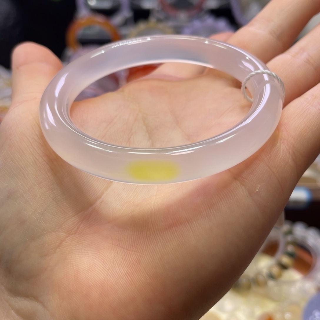 玛瑙/玉髓手镯未镶嵌不同角度不同光线下色不同