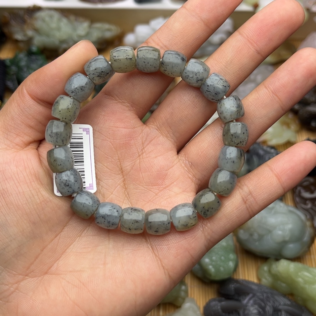 和田玉未镶嵌把件