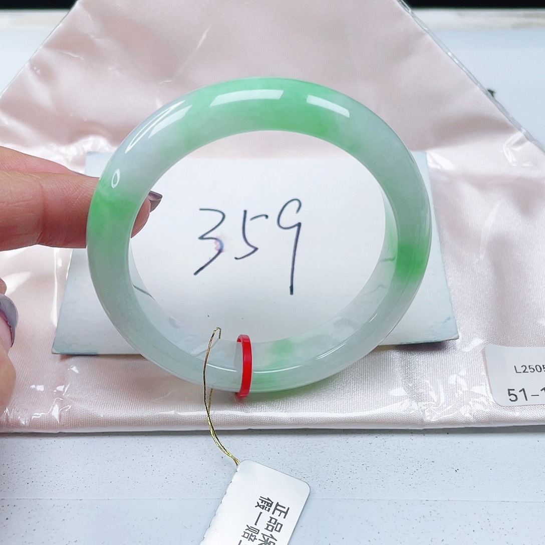 刘***飘翡翠未镶嵌手镯缅甸翡翠51