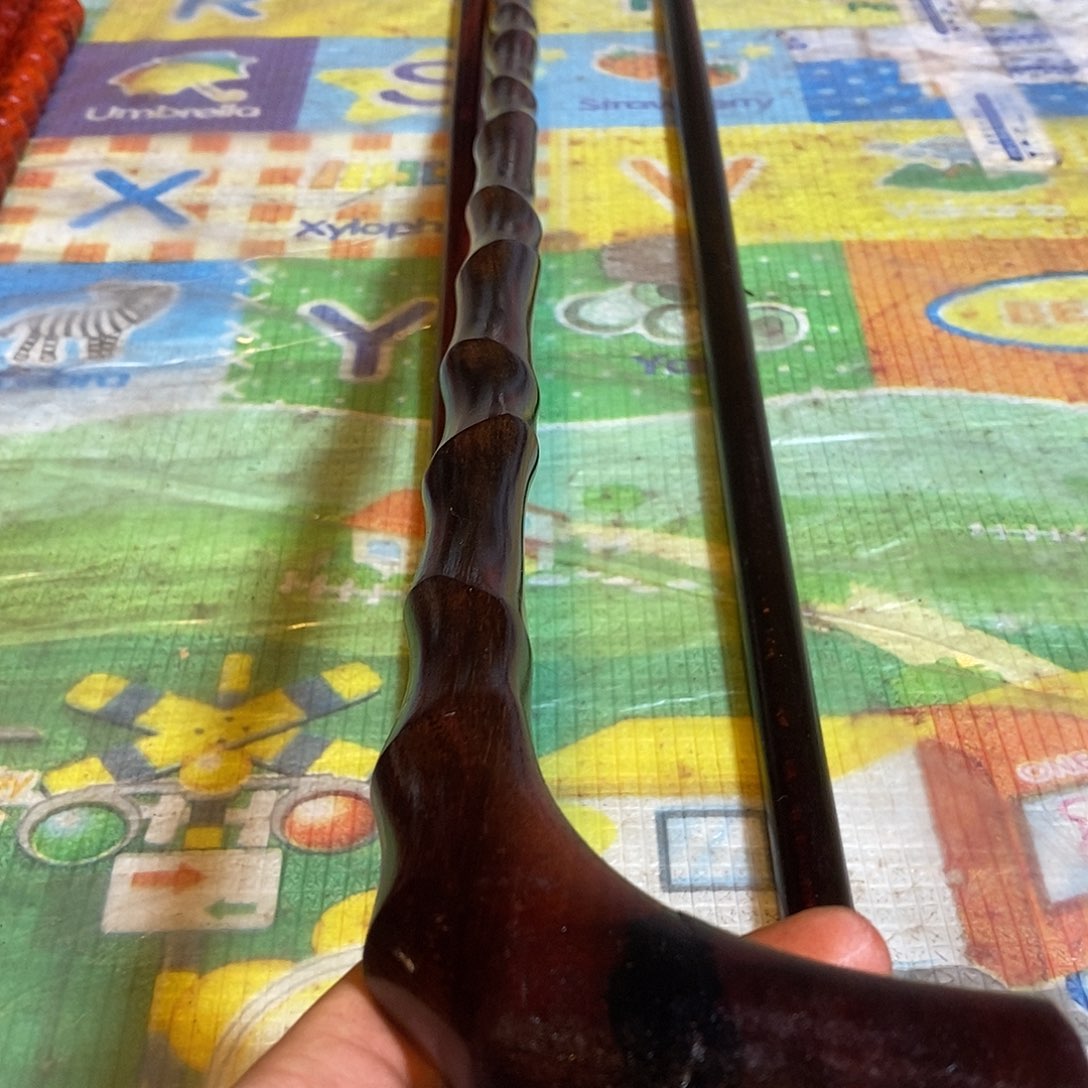 鲁***堂香榧木紫檀。一体木拐棍