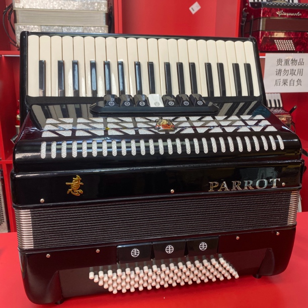 国产鹦鹉牌96贝斯三排簧手风琴