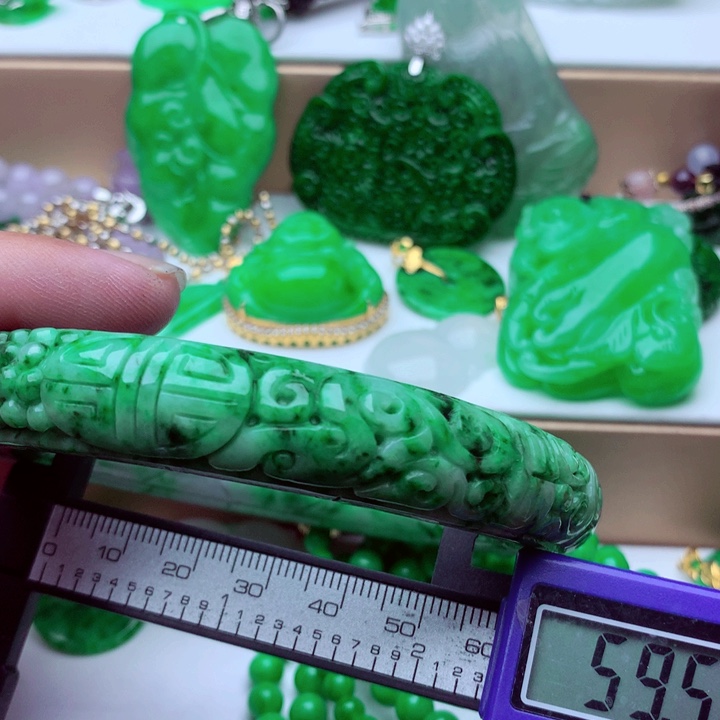 翡翠手镯未镶嵌手镯