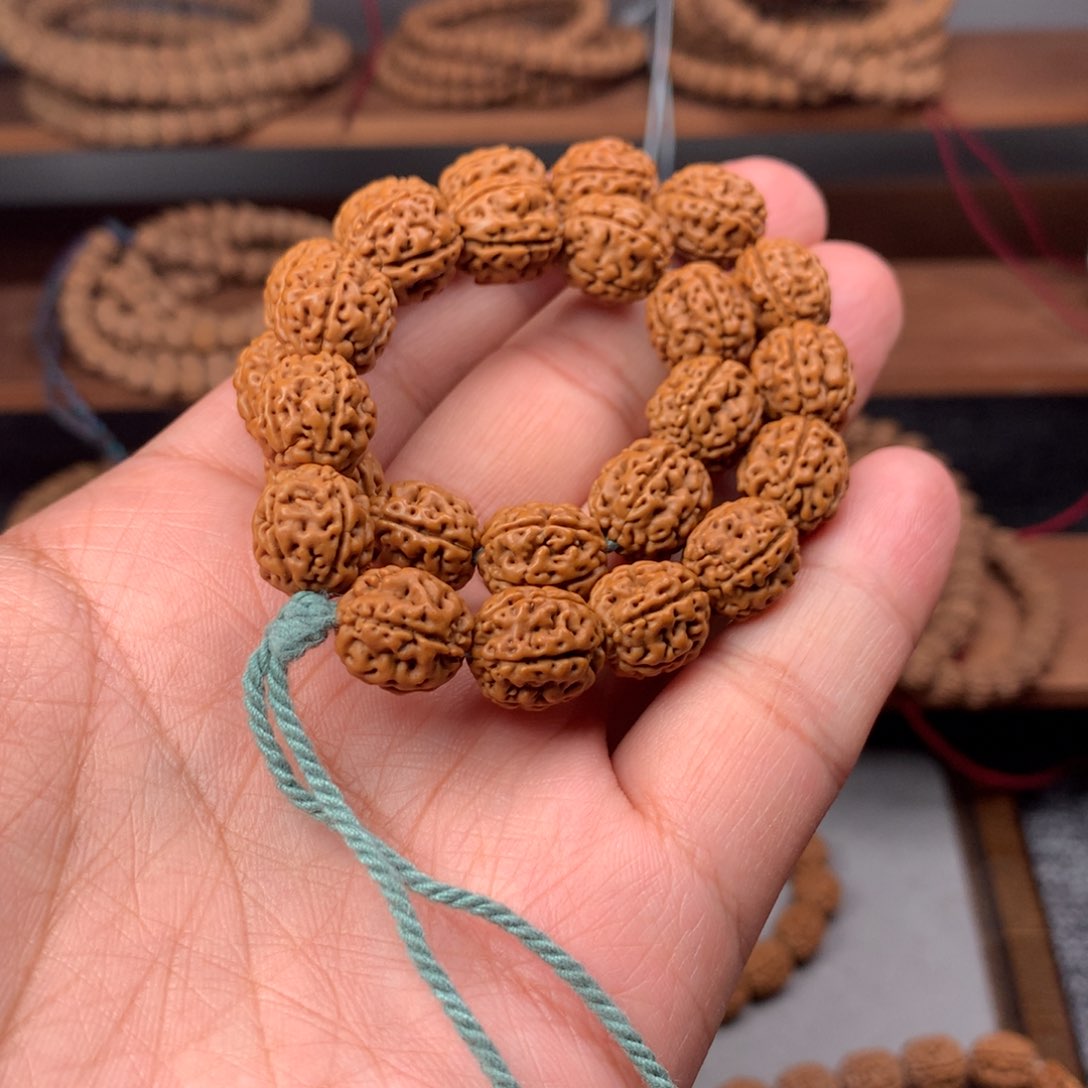 金刚菩提吊坠P**n盘龙王