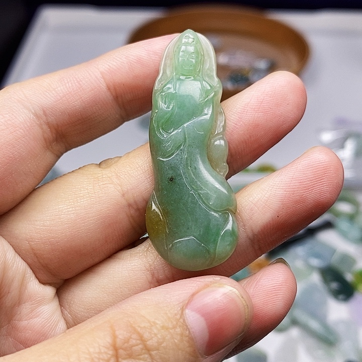 禾***未翡翠未镶嵌颈饰翡翠