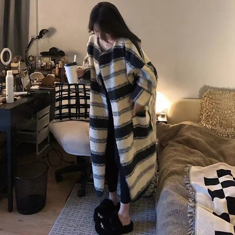 031（安言服饰）常规女秋冬宽松拼接条纹毛呢外套大衣中长款