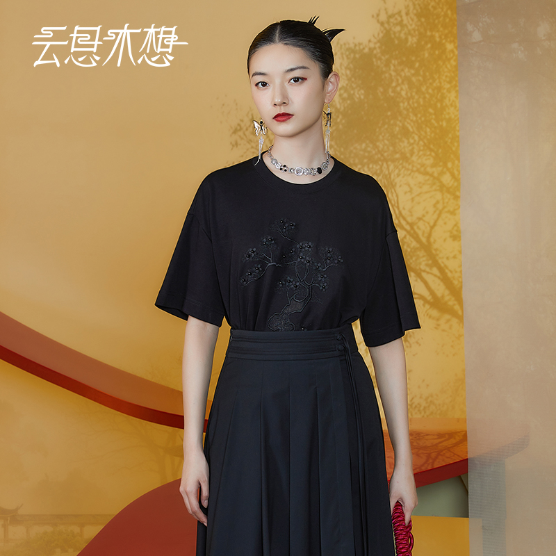 Ysimo-X云思木想新中式2024初夏苍松花影绣花钉珠百搭T恤11531