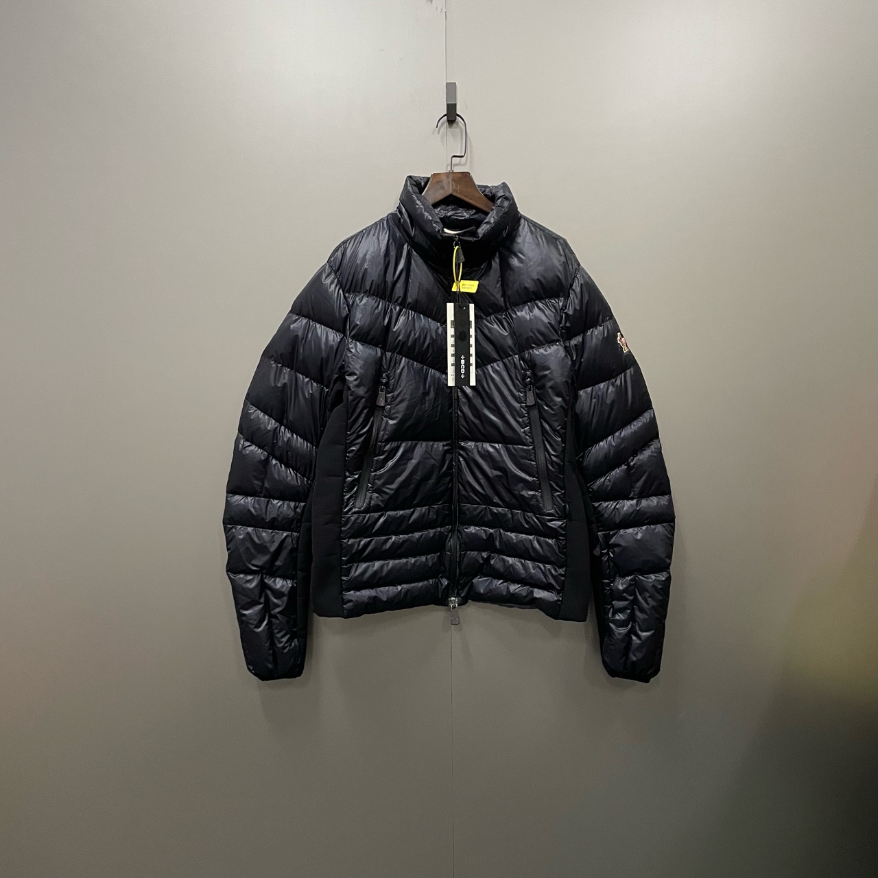 95新 MONCLER jp1210 蒙口 藏青色羽绒服 2码 305529