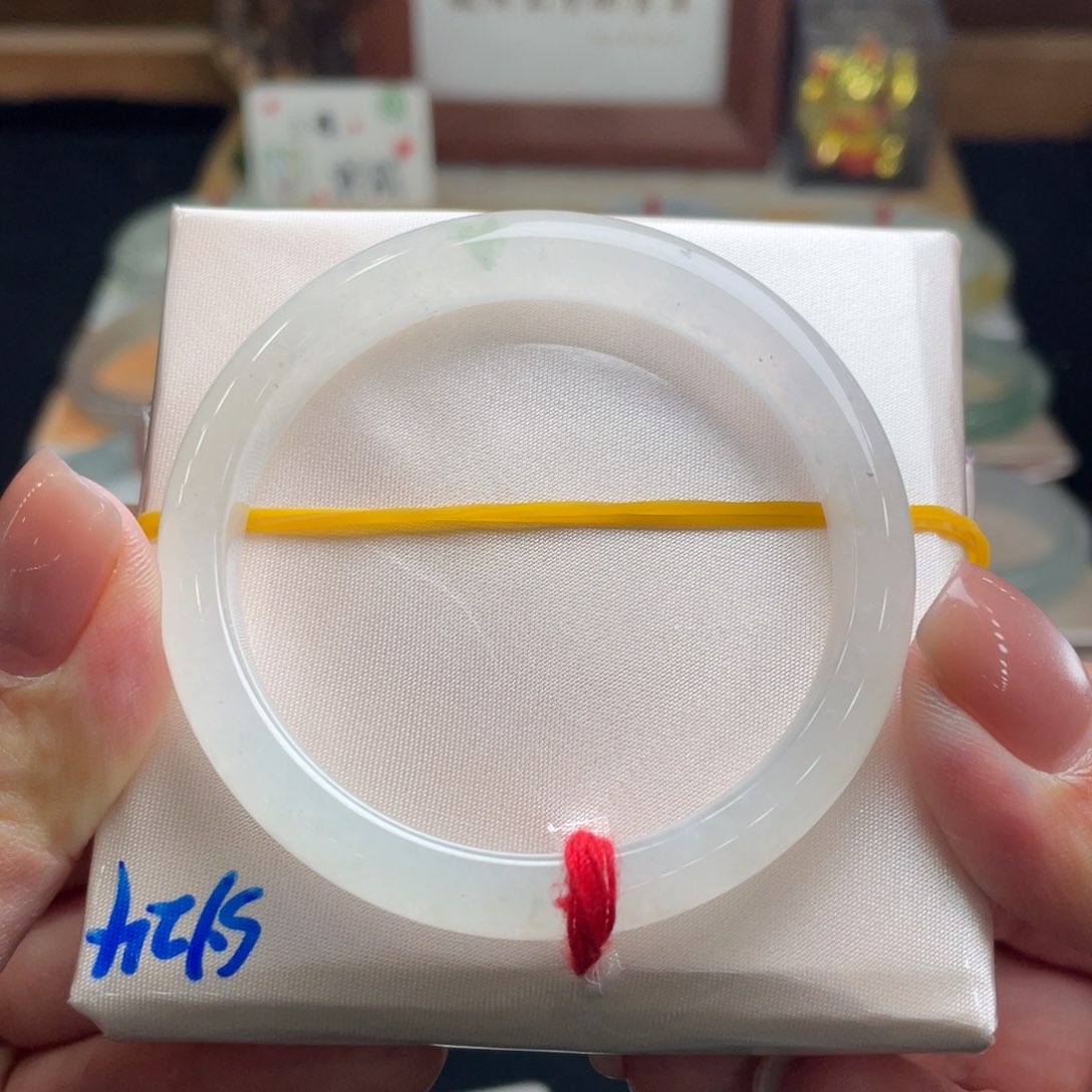 翡翠手镯未镶嵌嗜***辣翡翠52正圈