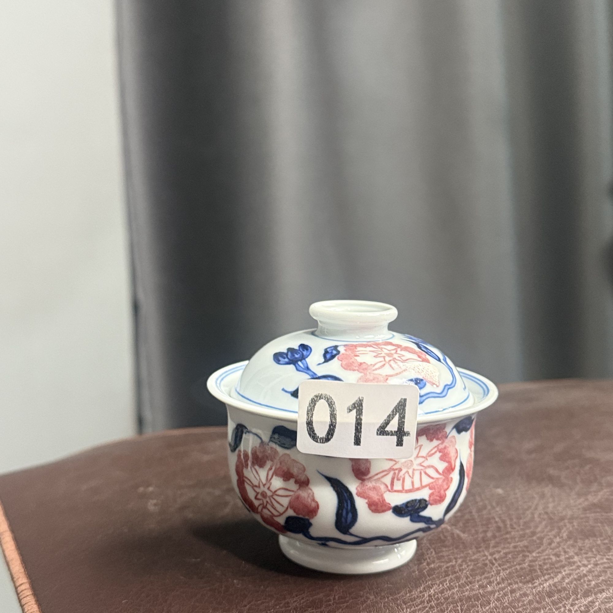 有瑕疵釉里红花卉盖碗100cc