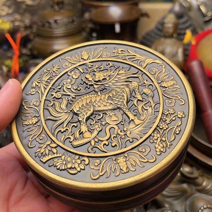 精美铜器批发档口