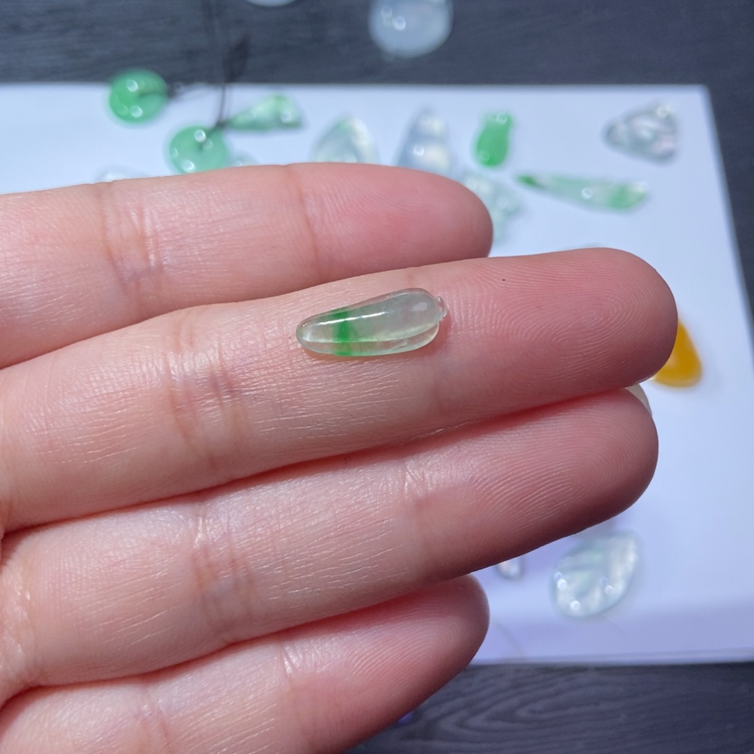 @***塔翡翠未镶嵌颈饰天然翡翠