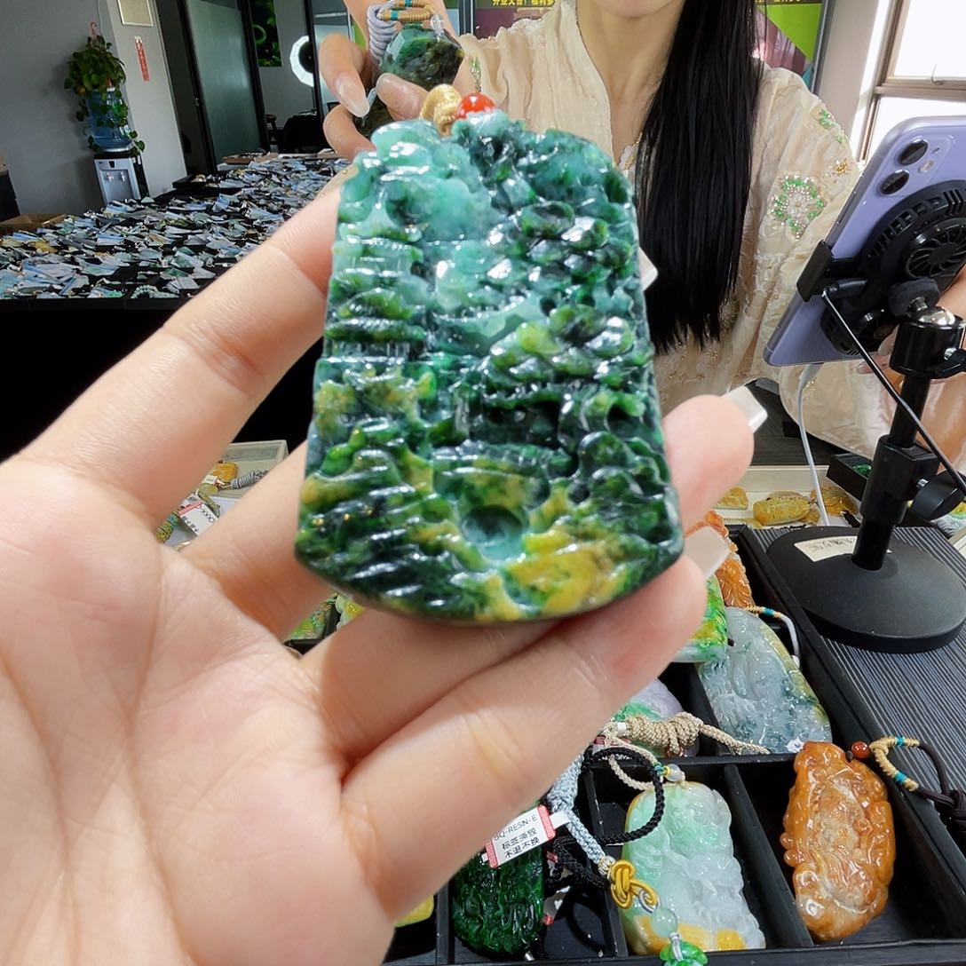 颈饰未镶嵌翡翠一