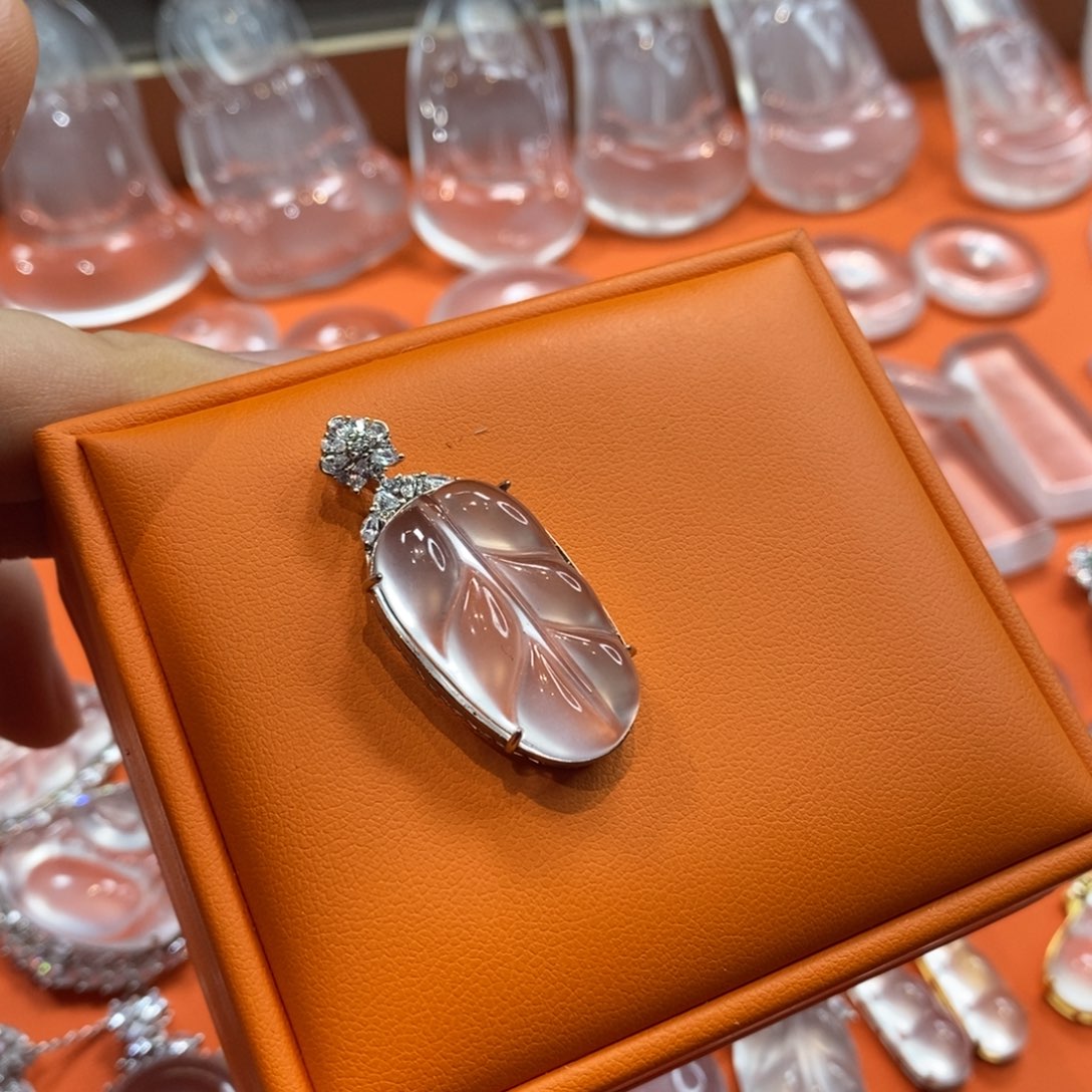 石英质玉吊坠银S925镶嵌混**家