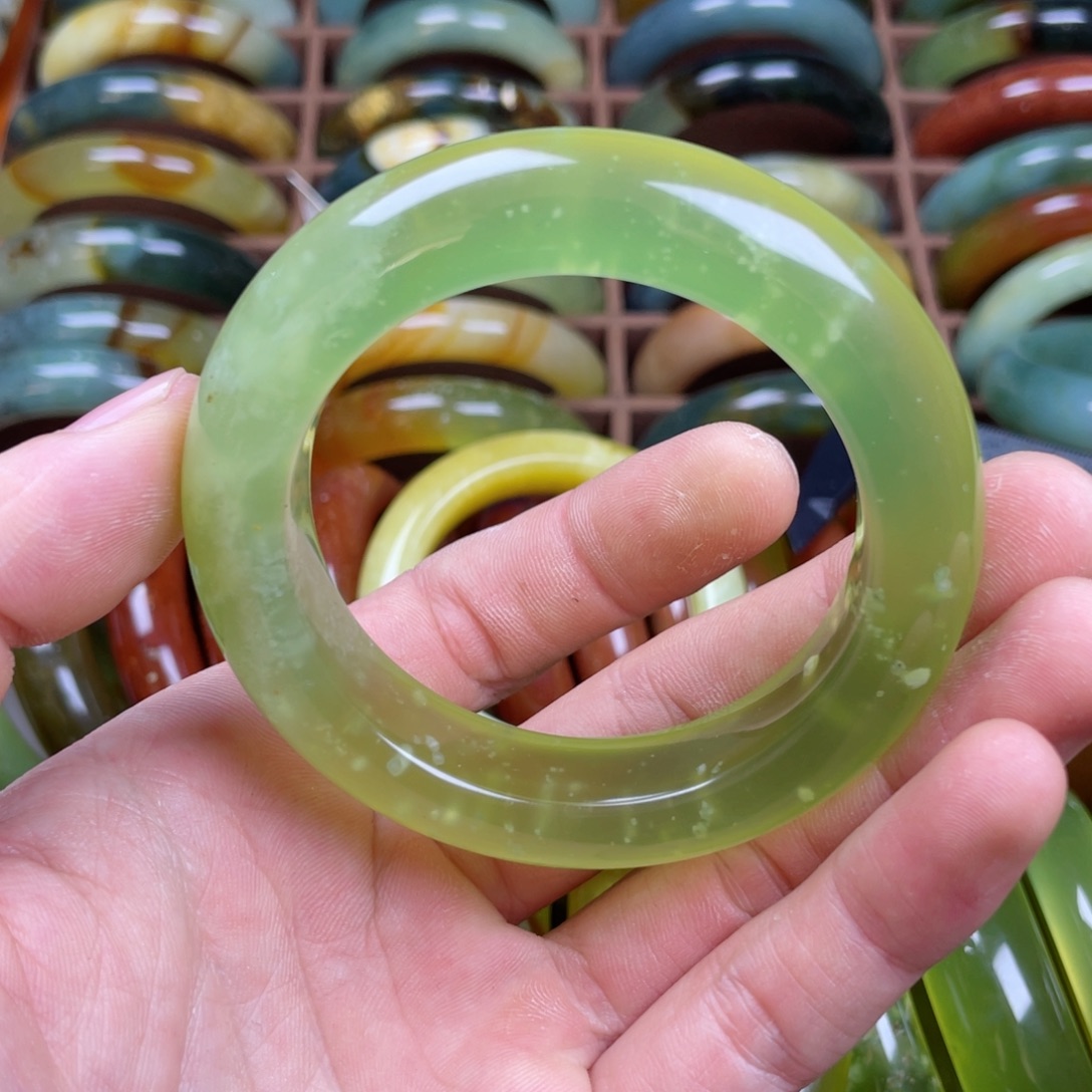 蛇纹石玉未镶嵌手镯