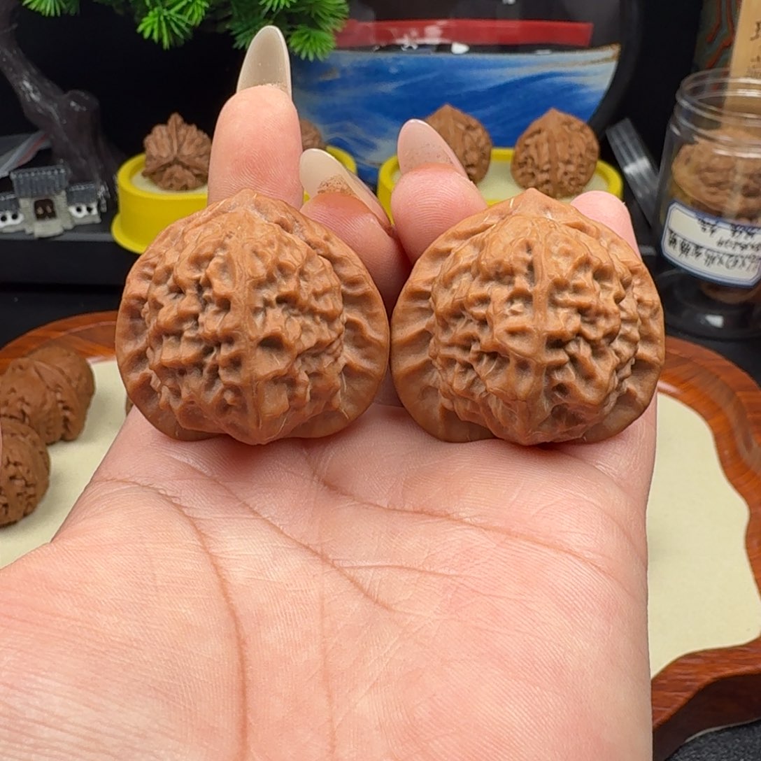 吊坠文玩核桃38瓷娃娃