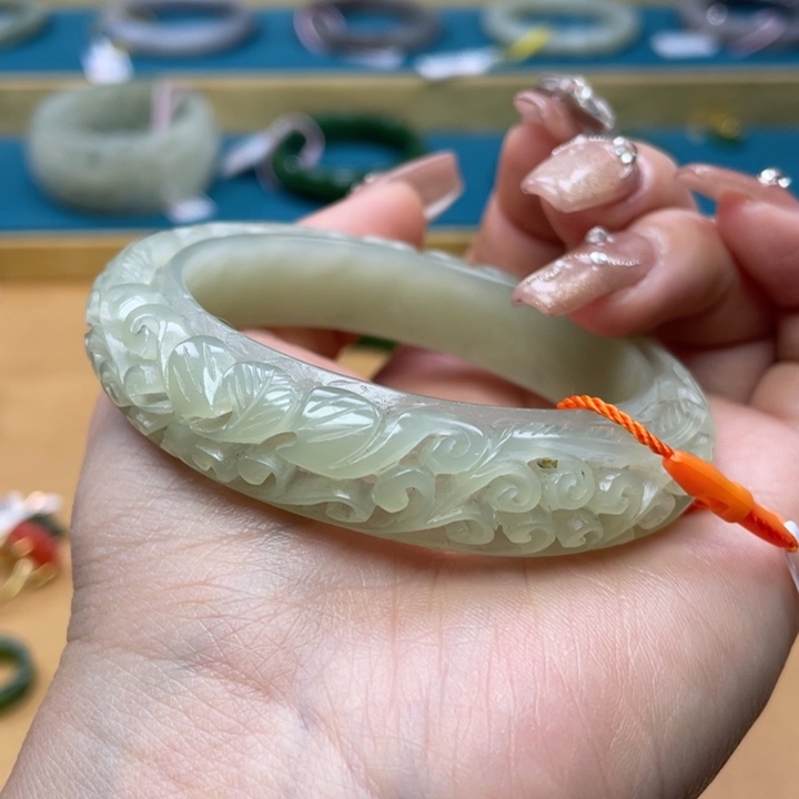 和田玉手镯54+圈口。 编号34未镶嵌