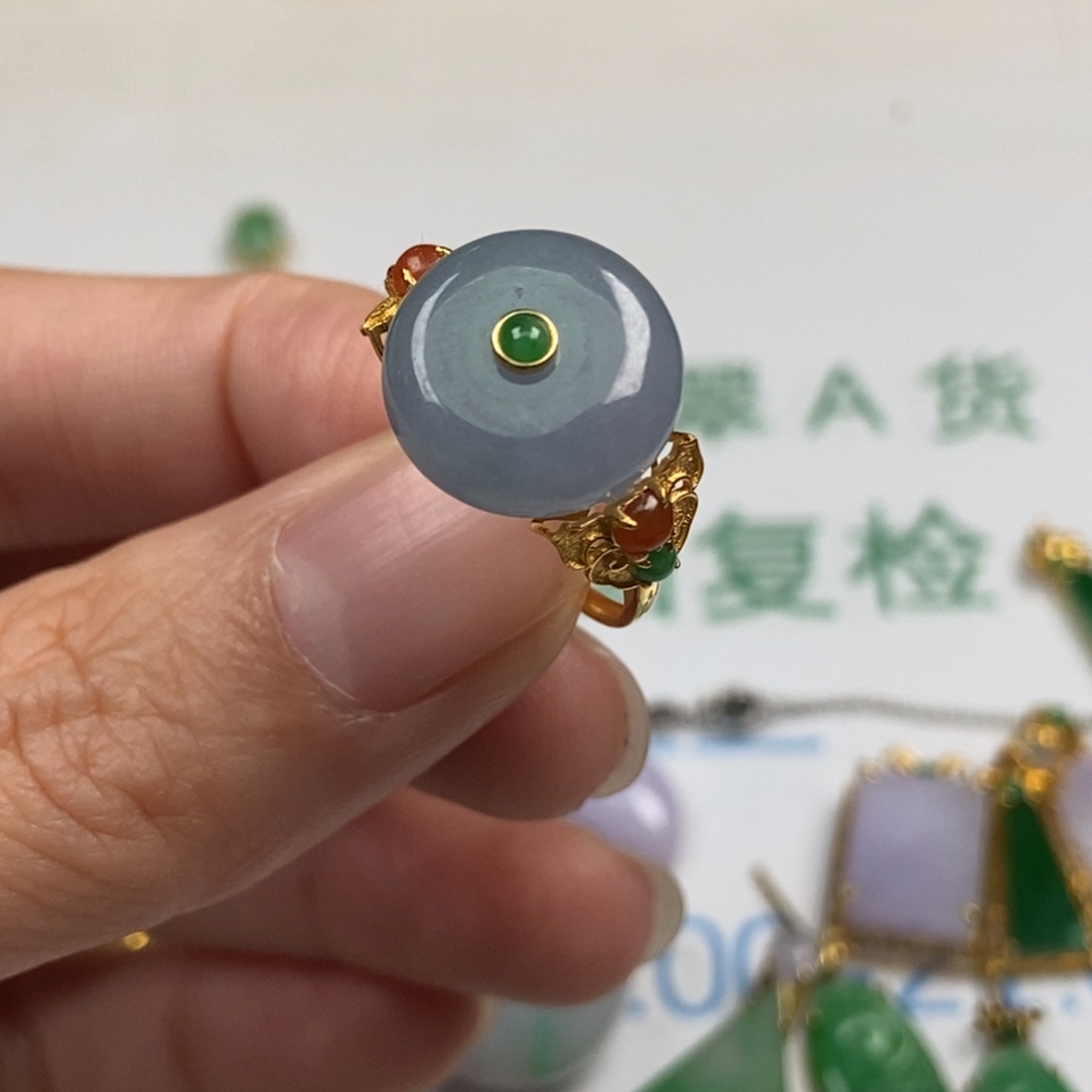 平***淡翡翠未镶嵌颈饰翡翠