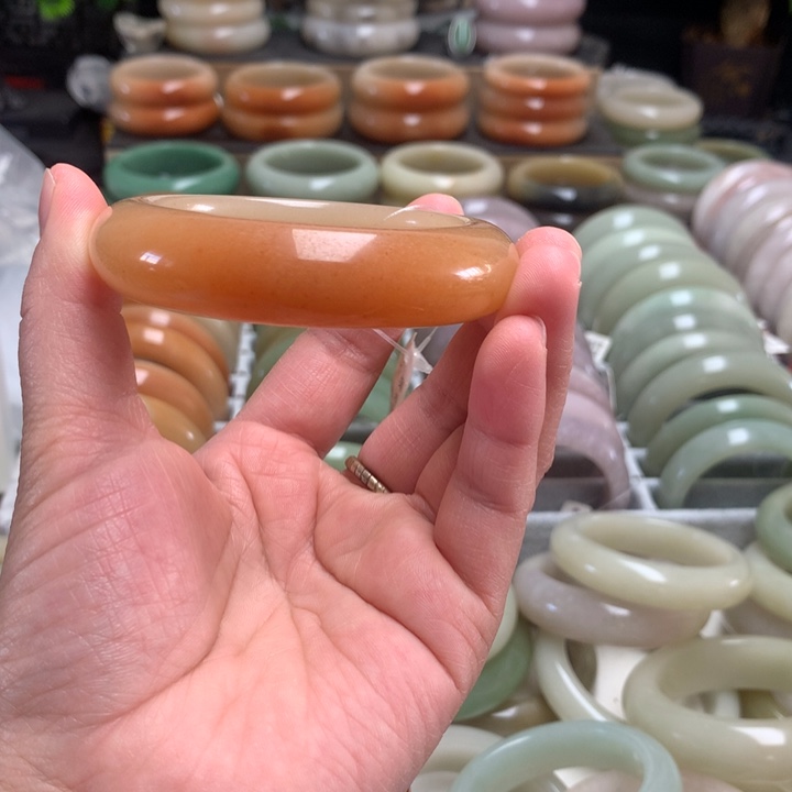 石英质玉（佘太翠）未镶嵌手镯54