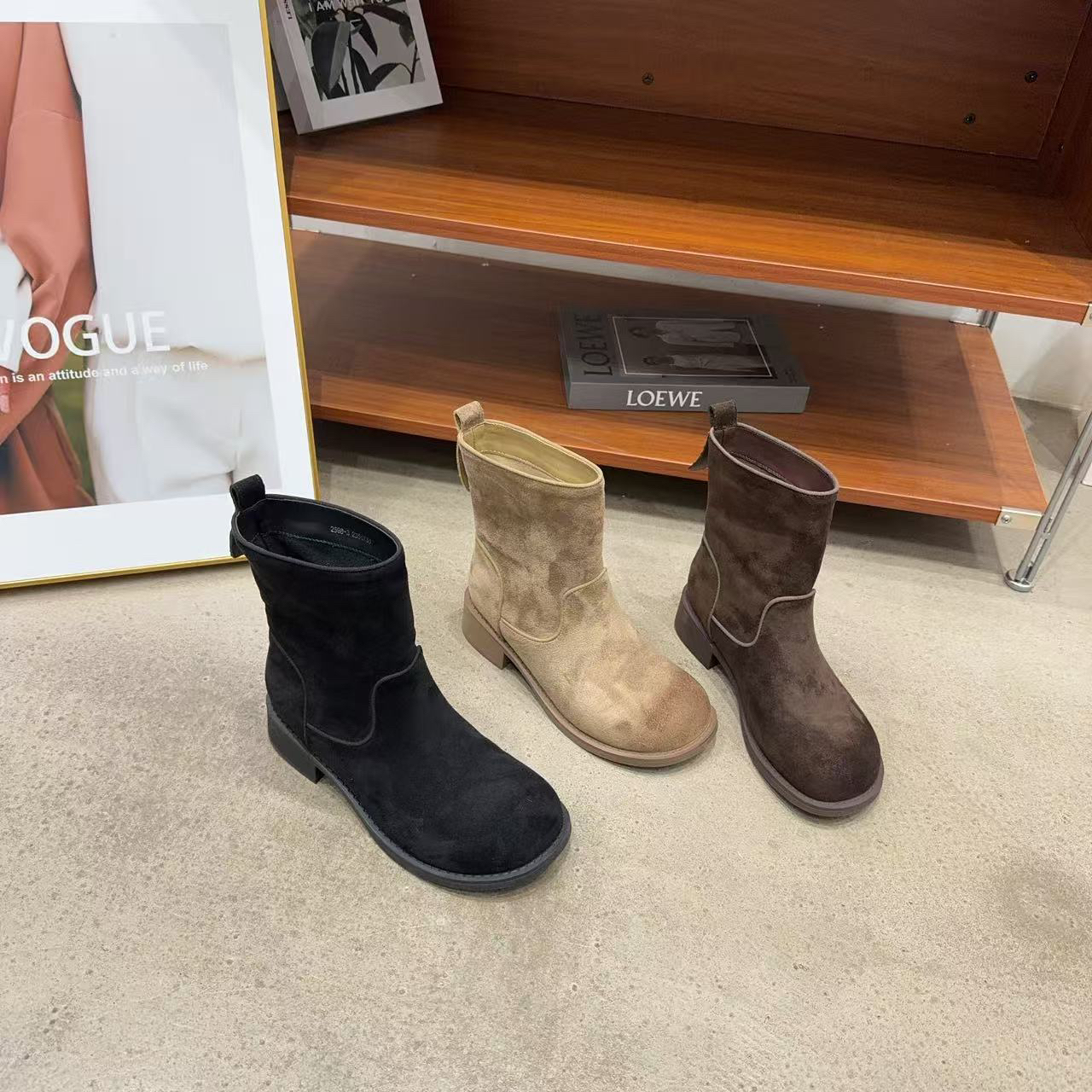 2598-3乐乐家秋季新品女绒面做旧擦色软底马丁靴舒适百搭韩版潮鞋