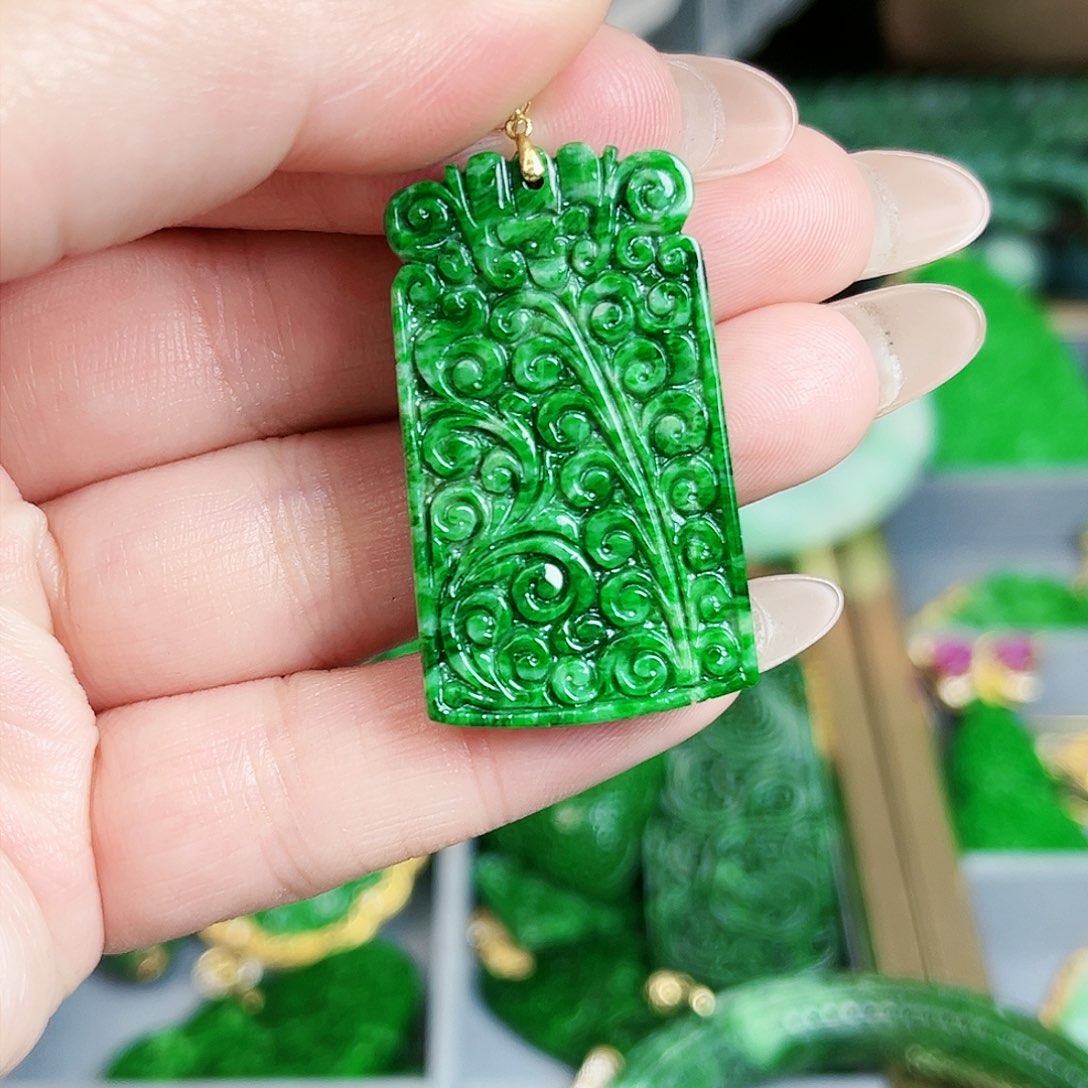 翡翠颈饰18K金镶嵌吊坠