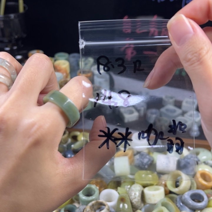 ****翡蛇纹石玉未镶嵌戒指