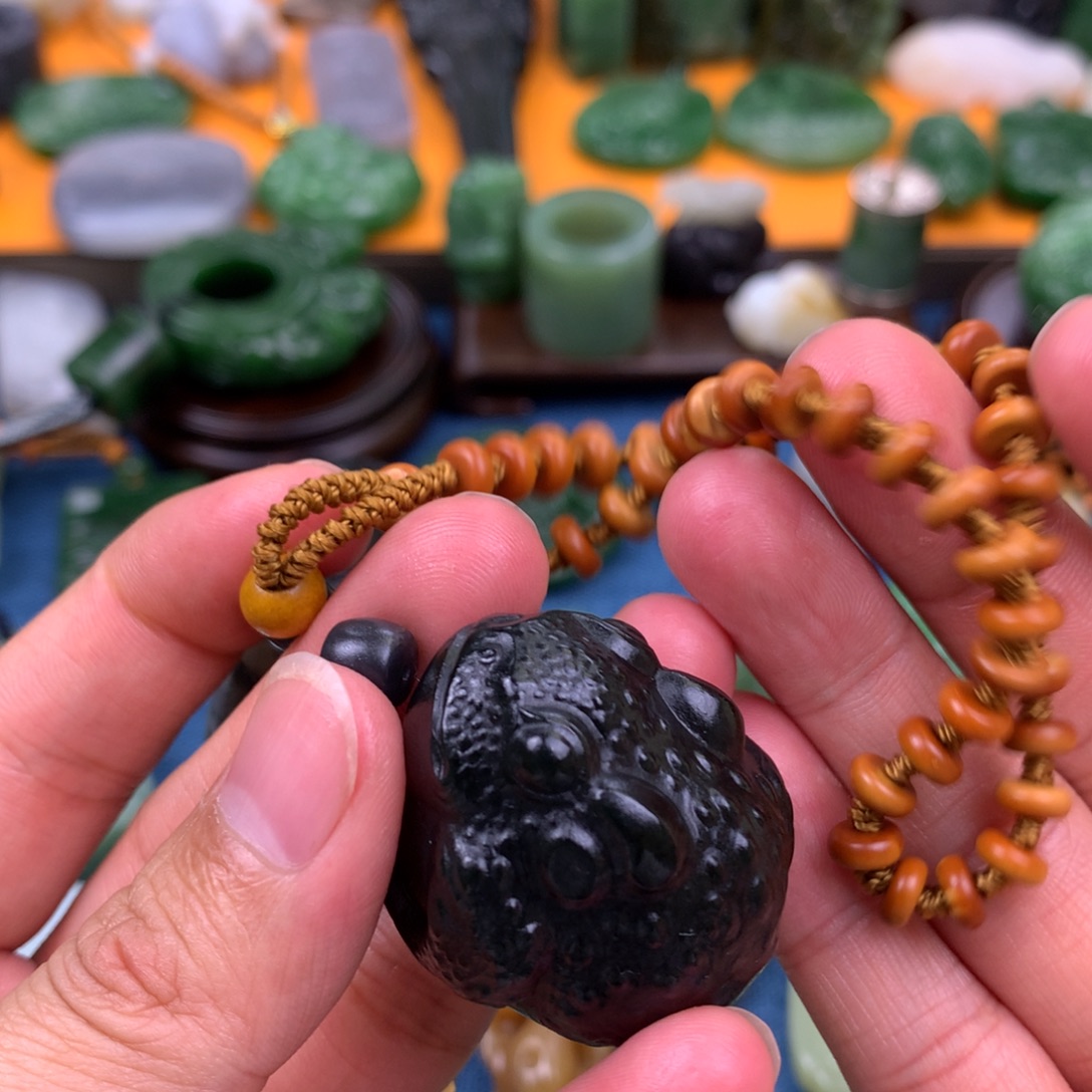 和田玉未镶嵌颈饰