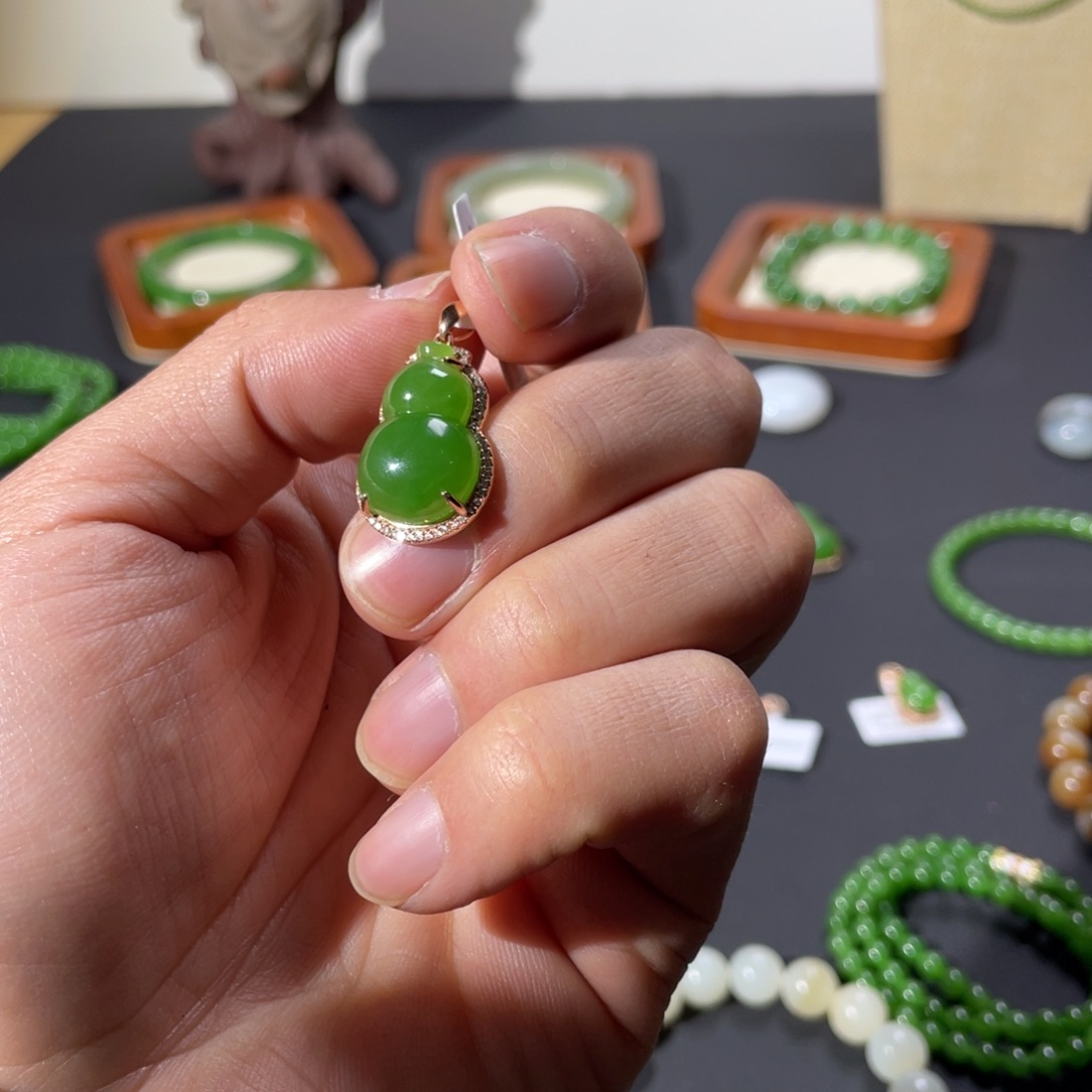 和田玉颈饰18K金镶嵌