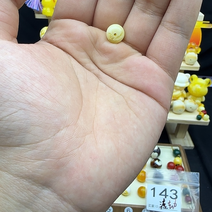 琥珀未镶嵌裸石…..