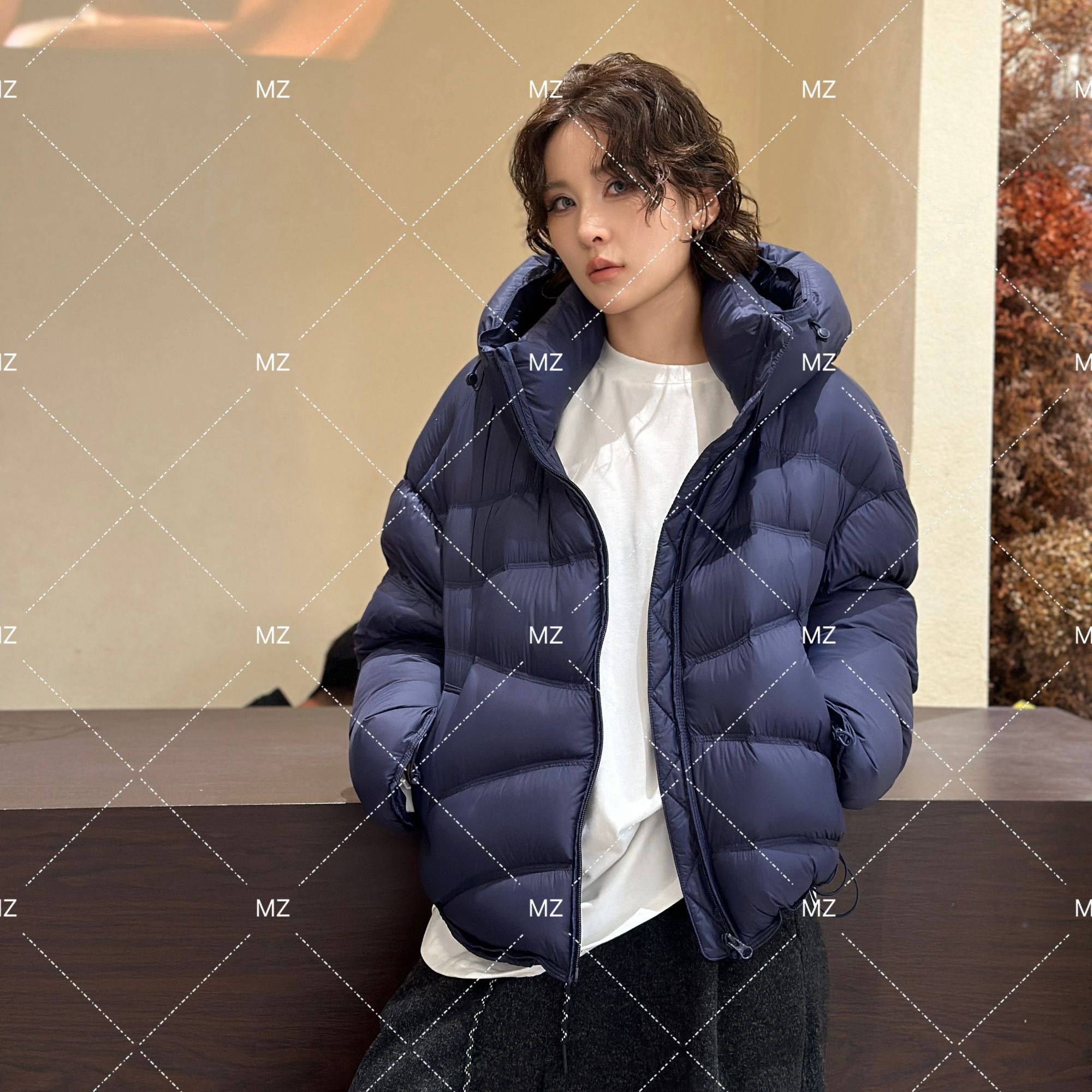 【格子家】冬季保暖女士连帽立领90白鸭绒羽绒服B446