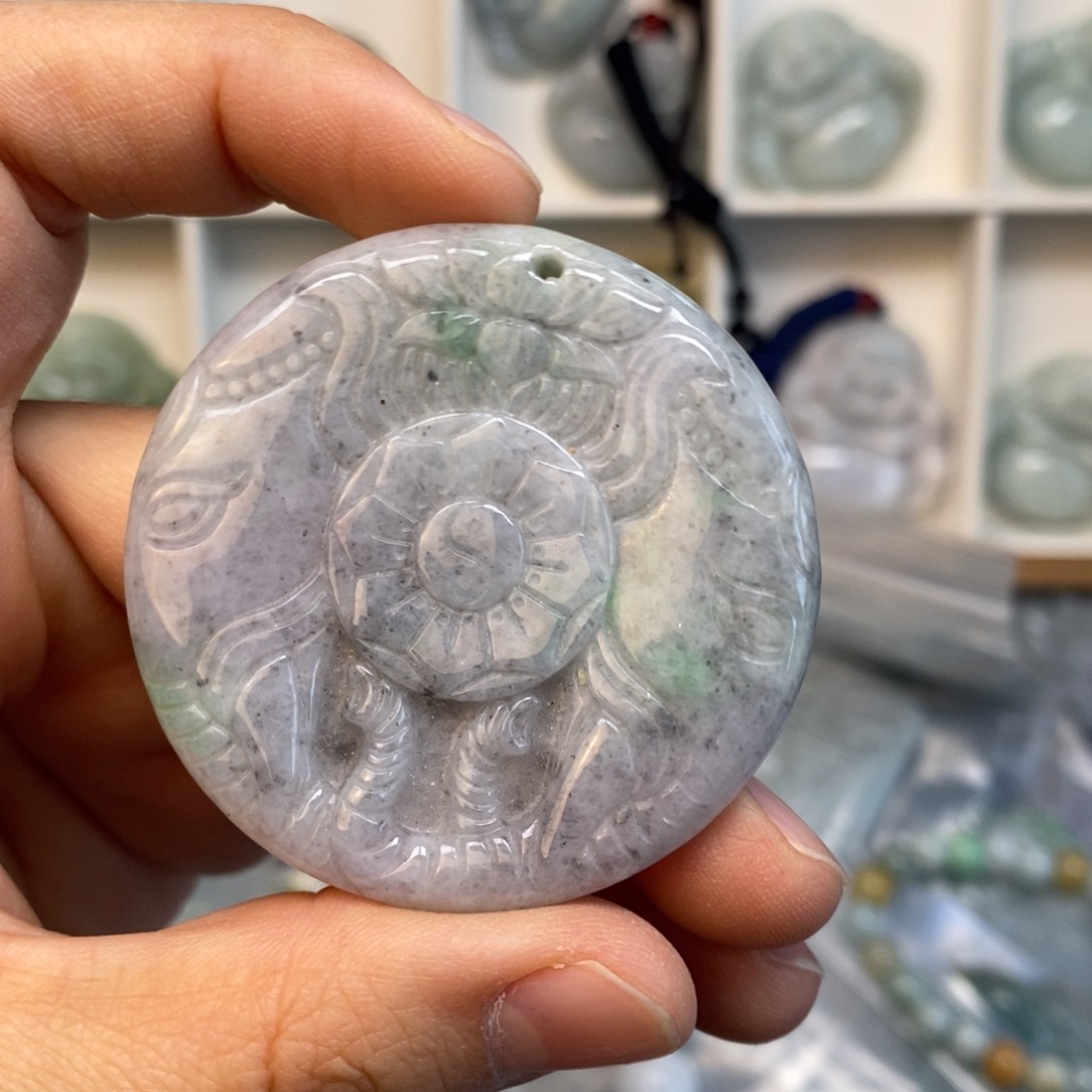 翡翠颈饰未镶嵌双象