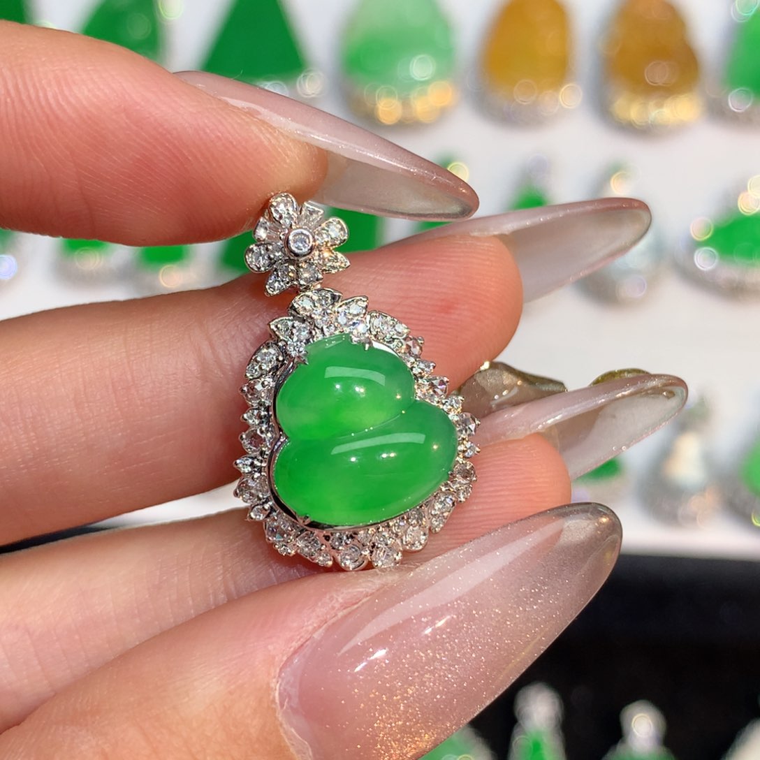 翡翠颈饰18K金镶嵌翡翠