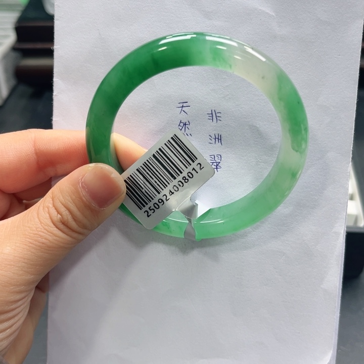 石英质玉（非洲翠）未镶嵌手镯