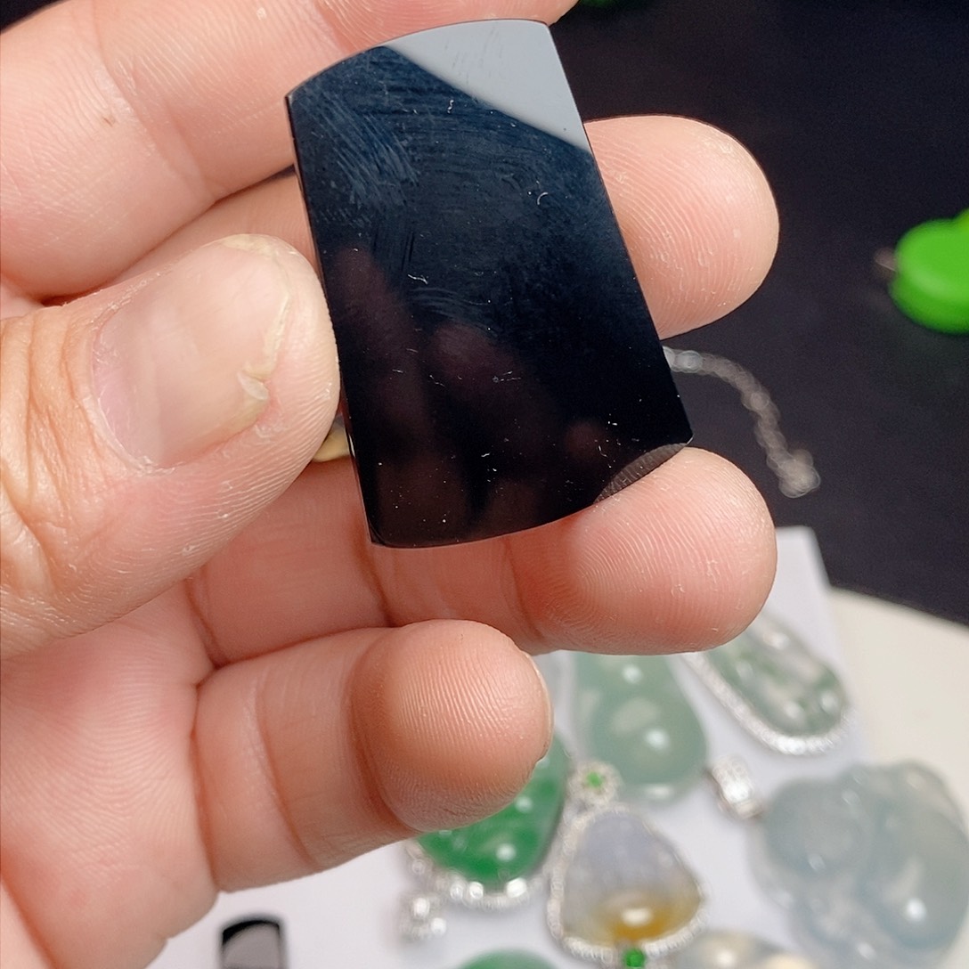 颈饰未镶嵌翡翠欣****妈墨翠