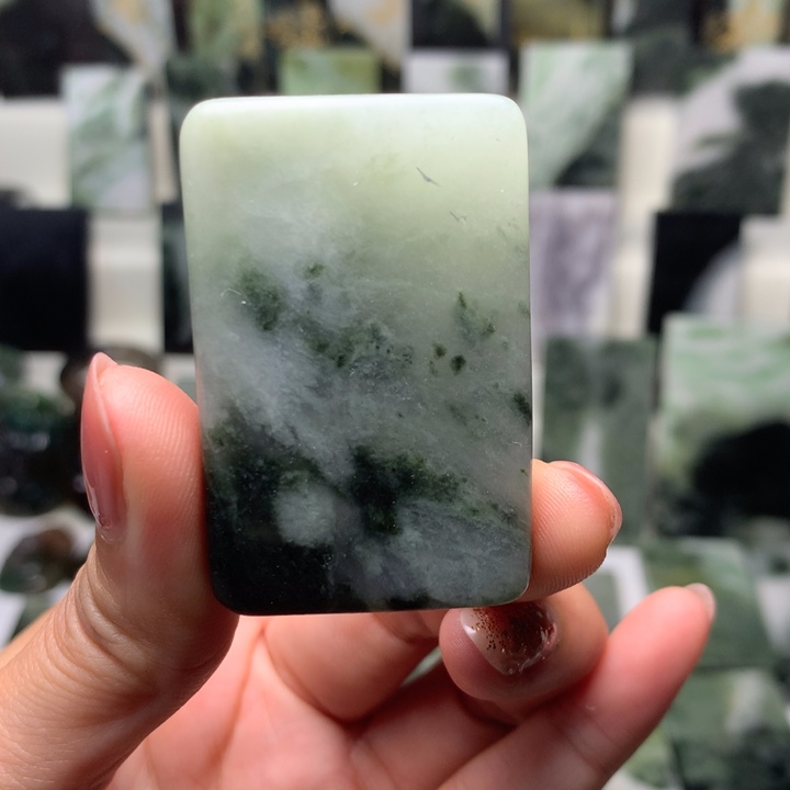 独山玉颈饰未镶嵌