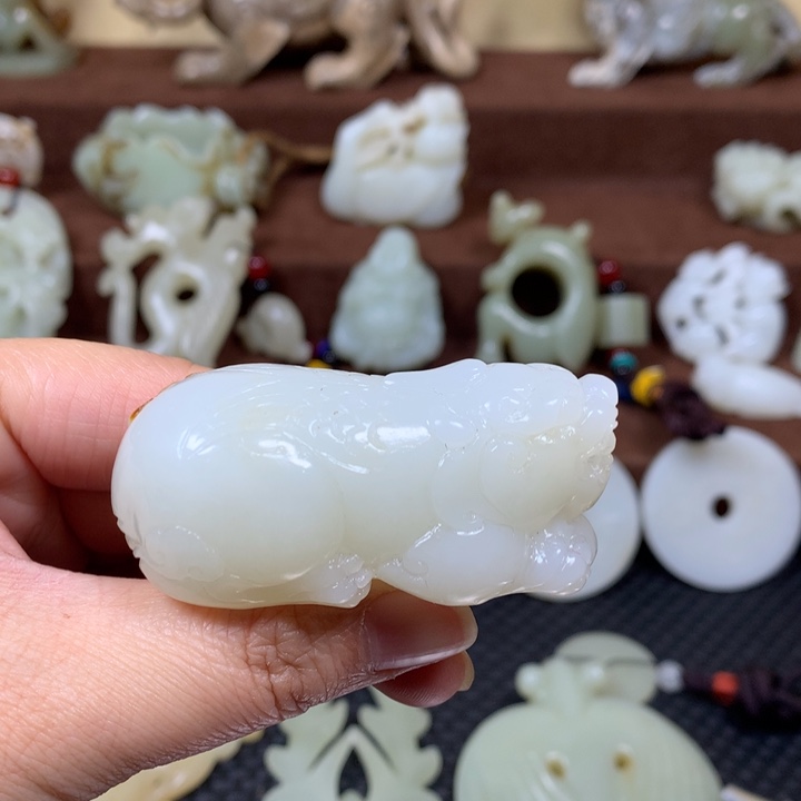 和田玉未镶嵌把件