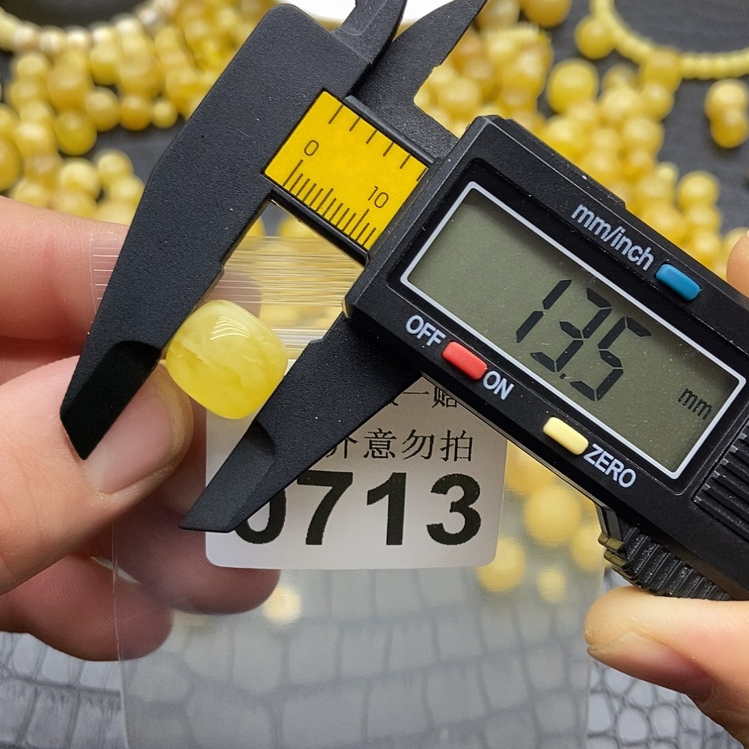 蜜蜡未镶嵌珠宝奇石0713