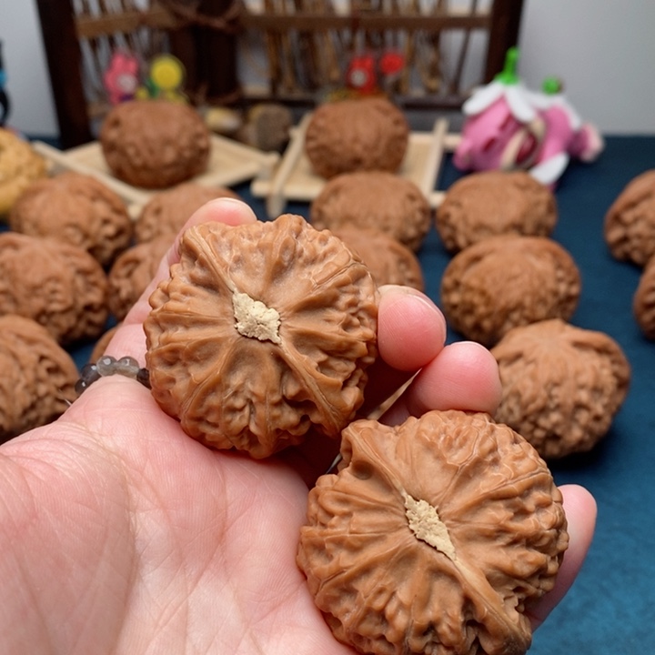 文玩核桃把件胡****的宫灯43