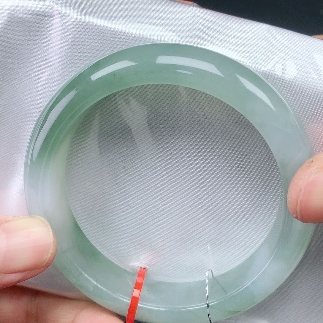 翡翠手镯未镶嵌55圈