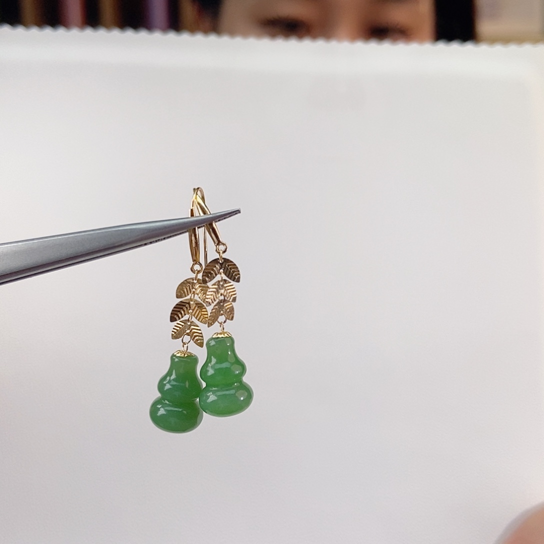 18K金镶嵌和田玉耳饰