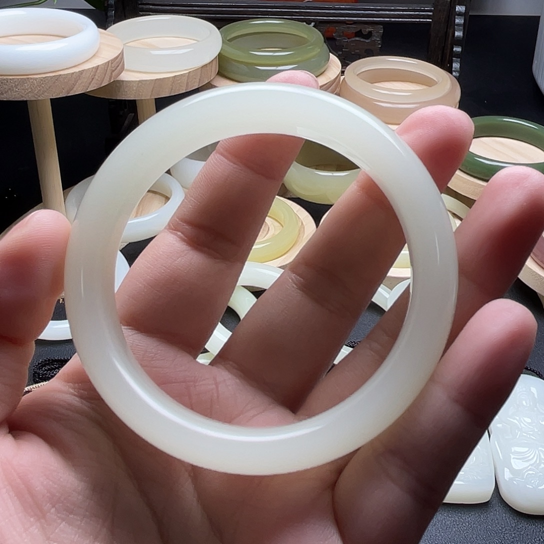 随***-56➕圈口正圈手镯暖白