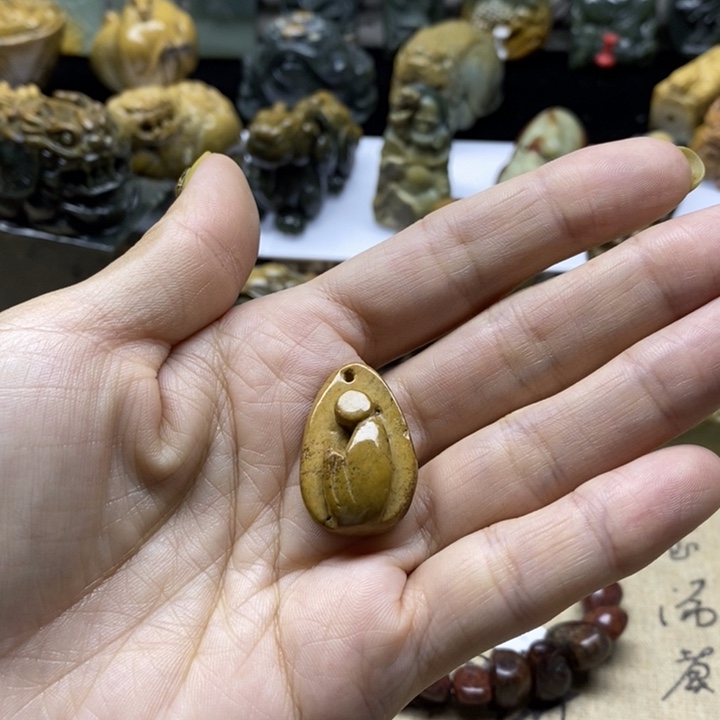 岫岩河磨玉（透闪石质玉）未镶嵌把件