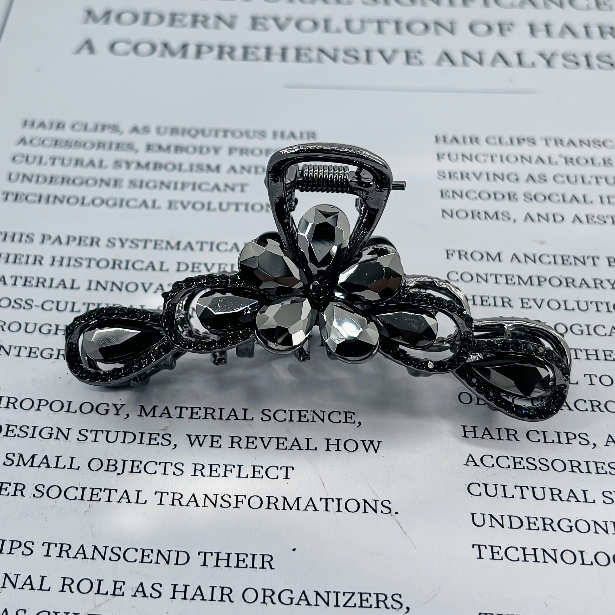 1057黑色花朵小抓夹