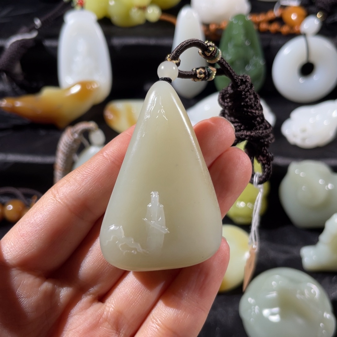 *****和田玉未镶嵌颈饰