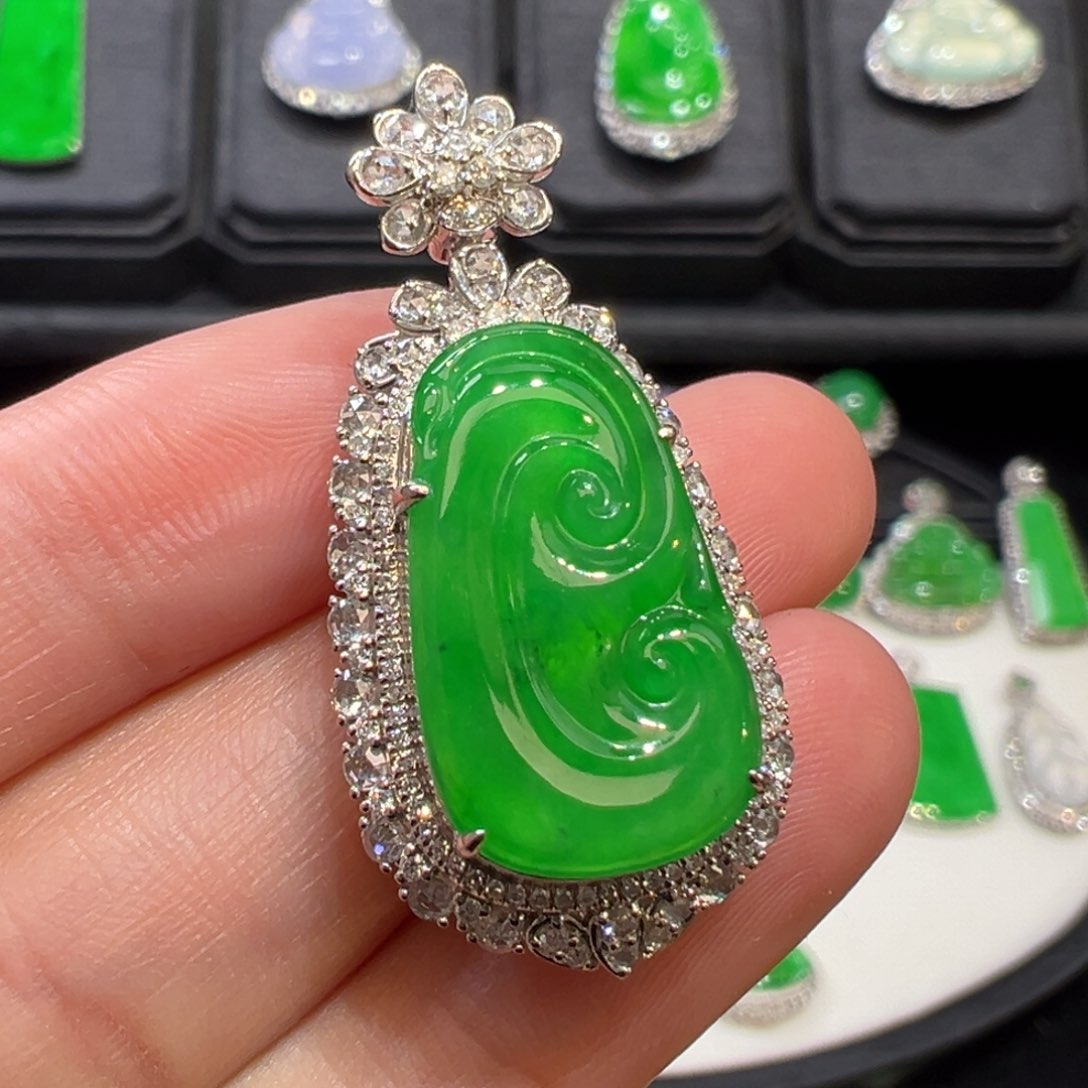 翡翠吊坠(不含链)18K金镶嵌翡翠