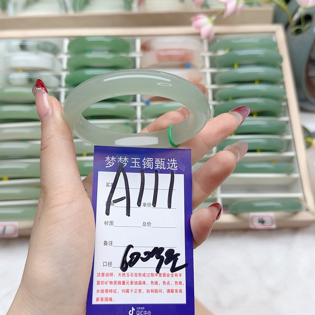 石英质玉手镯未镶嵌G***?